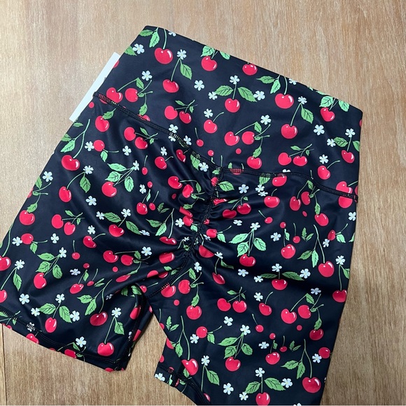 NWT Kill Crew Scrunch Biker Shorts Cherry Bomb L - Picture 6 of 9